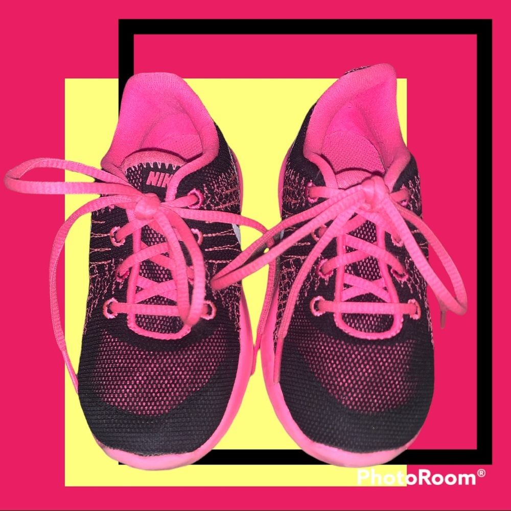 Size 8c Black & Pink Nike Sneakers